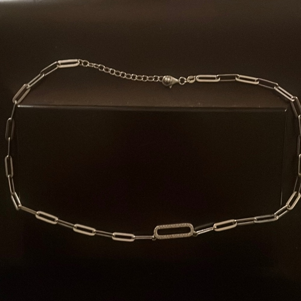 Paper lip necklace silver not authentic